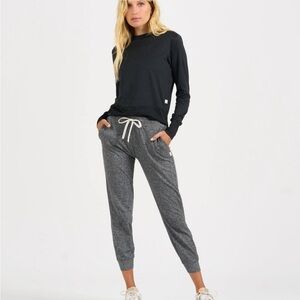 Vuori Daydream Crew top—Heathered Navy—Fabulous Fabric—New Without Tags—Size M